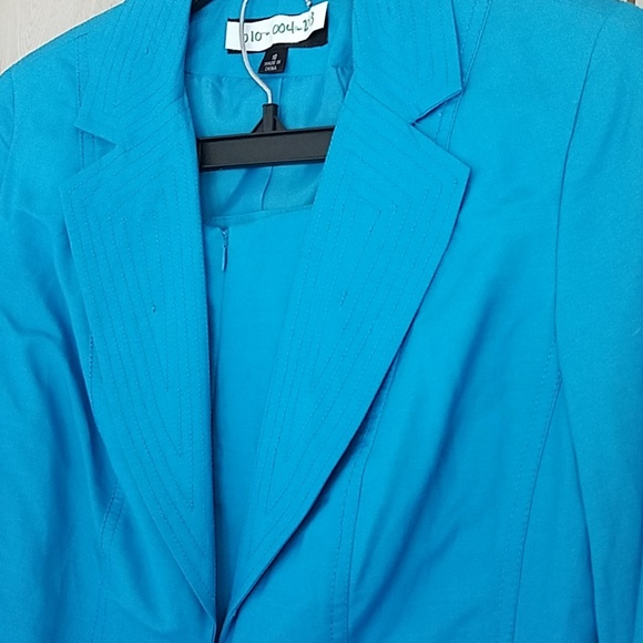 Size 10, NWT, Signature by Larry Levine skirt suit - Picture 3 of 3